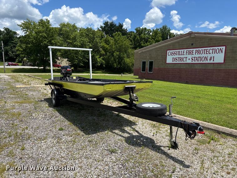 image for item EO4379 1999 Blazer boat