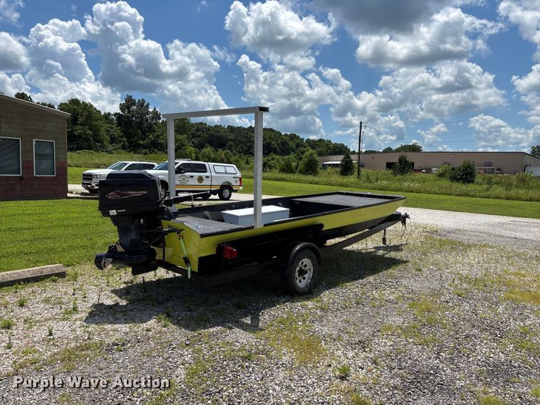 image for item EO4379 1999 Blazer boat