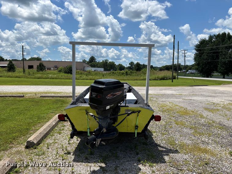 image for item EO4379 1999 Blazer boat