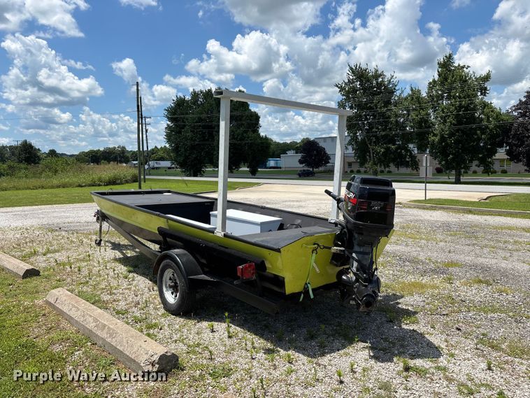 image for item EO4379 1999 Blazer boat