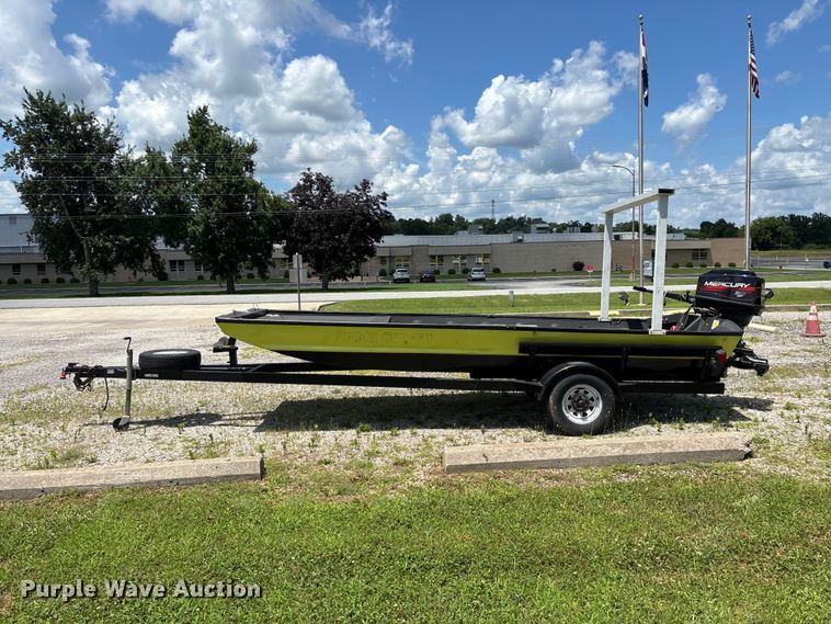 image for item EO4379 1999 Blazer boat