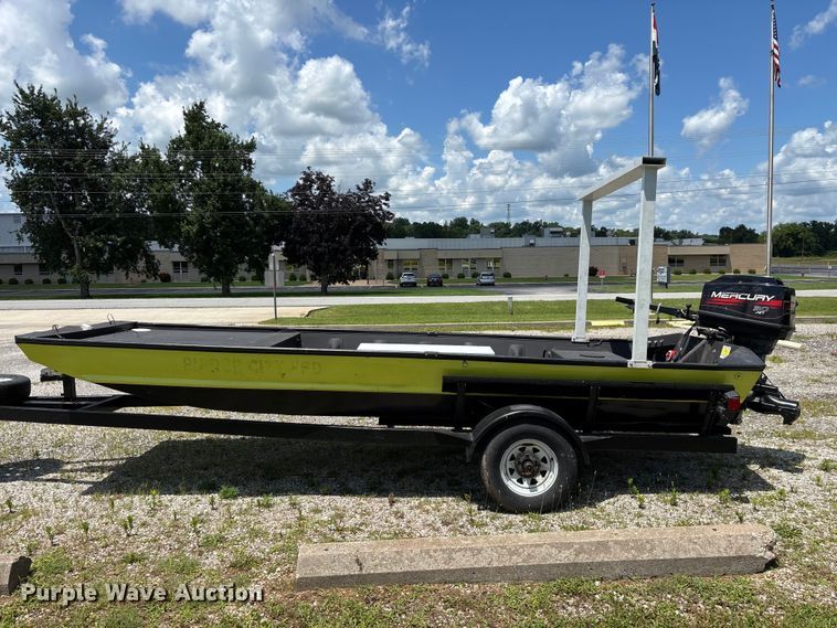 image for item EO4379 1999 Blazer boat