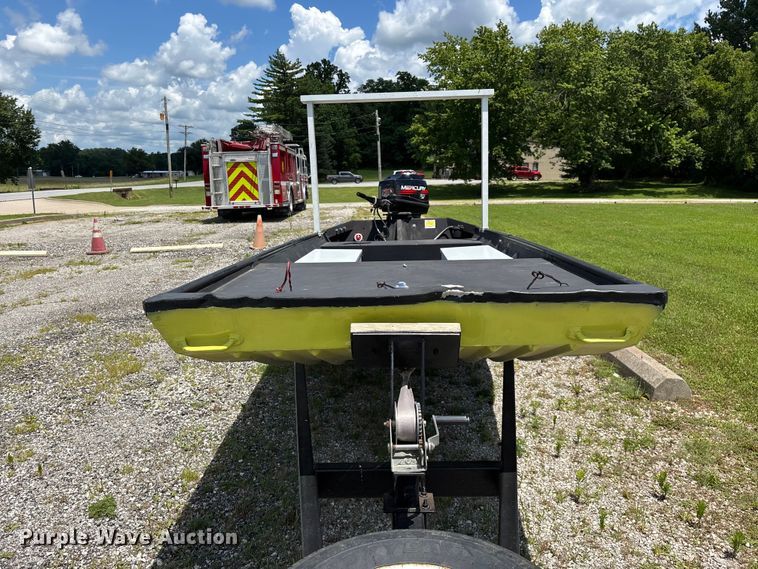 image for item EO4379 1999 Blazer boat