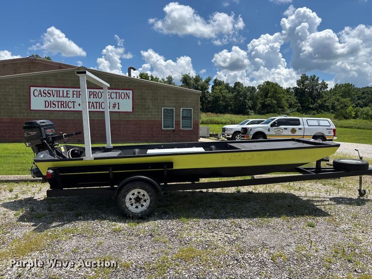 image for item EO4379 1999 Blazer boat
