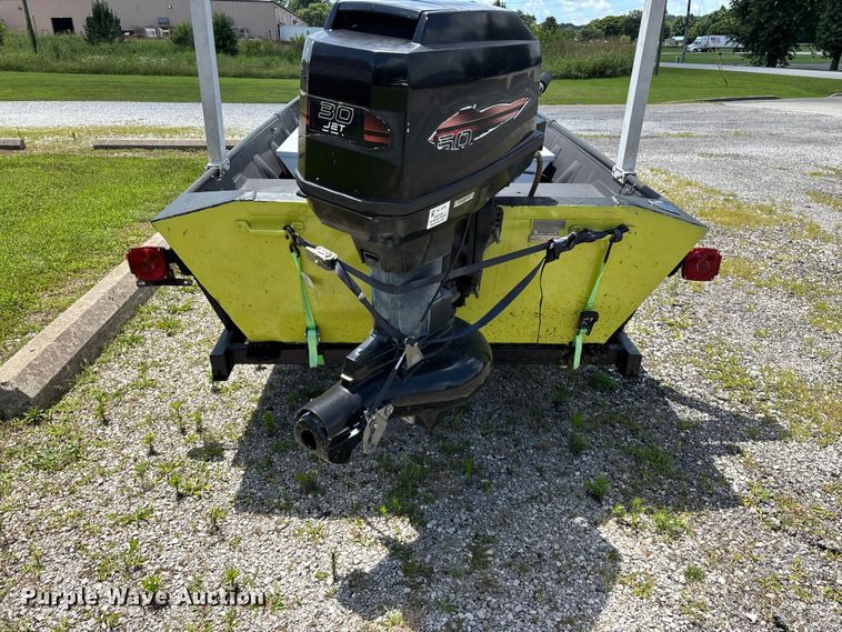 image for item EO4379 1999 Blazer boat