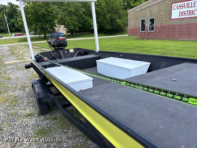 image for item EO4379 1999 Blazer boat