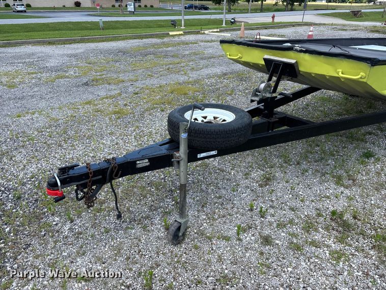 image for item EO4379 1999 Blazer boat