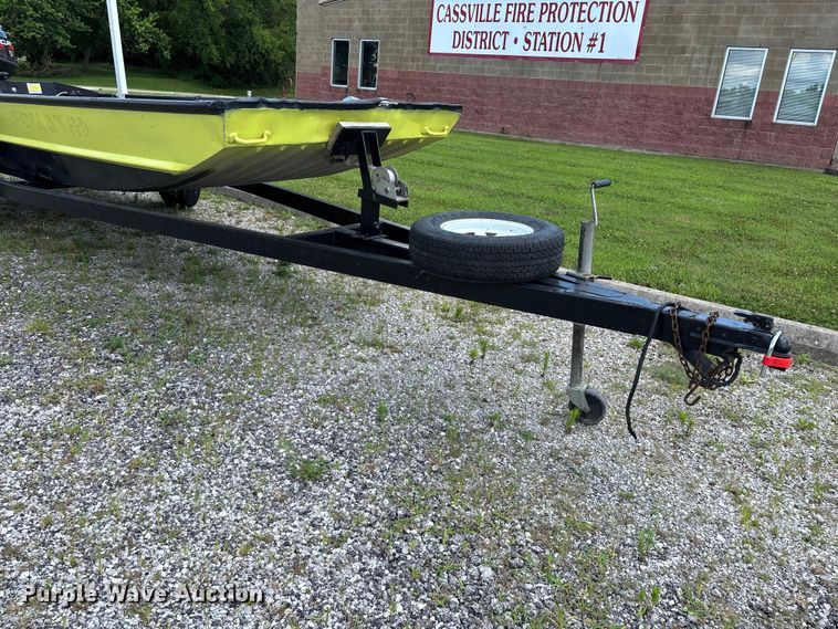 image for item EO4379 1999 Blazer boat