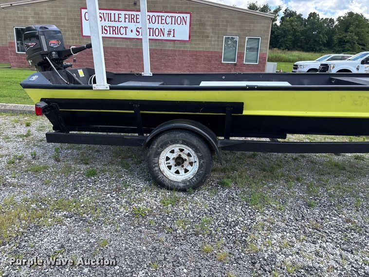 image for item EO4379 1999 Blazer boat