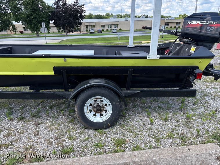 image for item EO4379 1999 Blazer boat