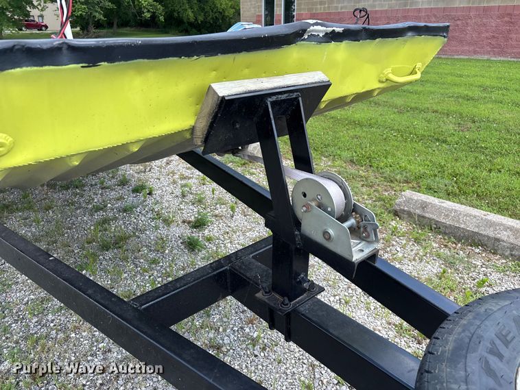 image for item EO4379 1999 Blazer boat