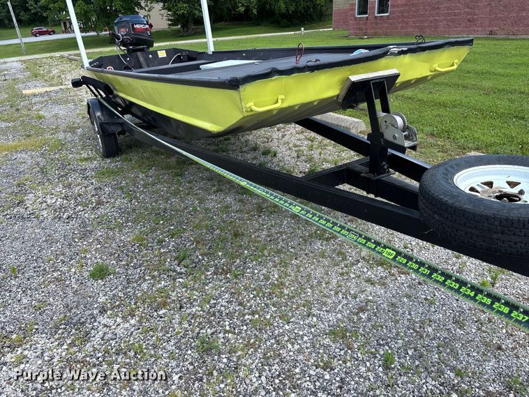 image for item EO4379 1999 Blazer boat