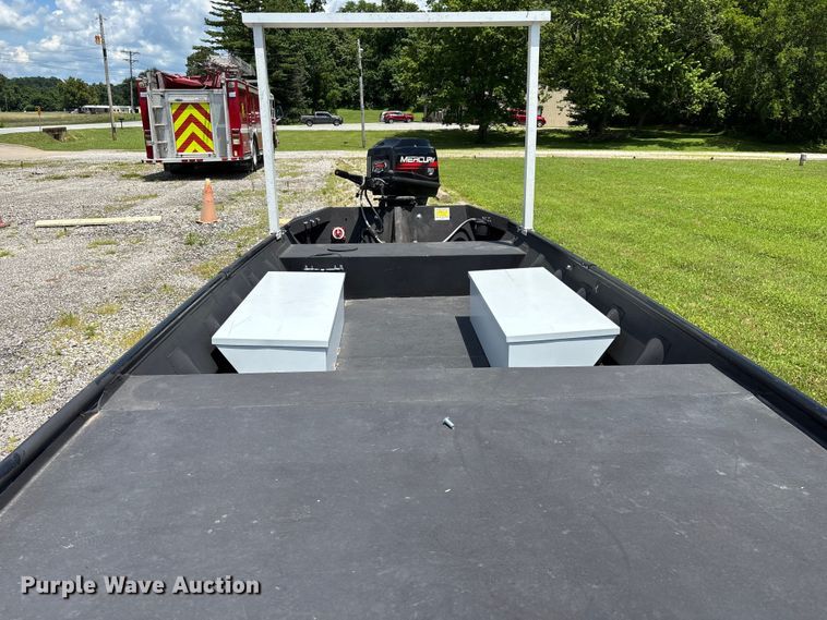 image for item EO4379 1999 Blazer boat