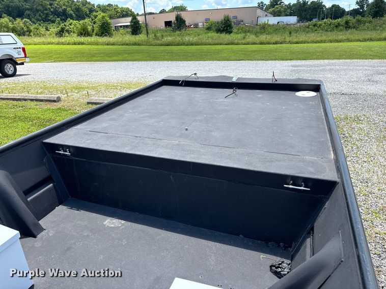 image for item EO4379 1999 Blazer boat