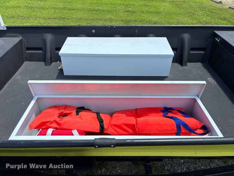 image for item EO4379 1999 Blazer boat