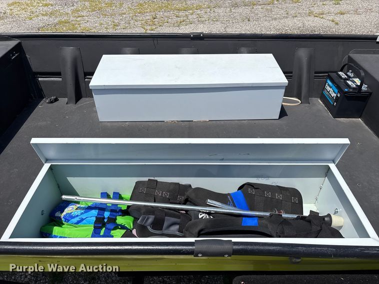 image for item EO4379 1999 Blazer boat
