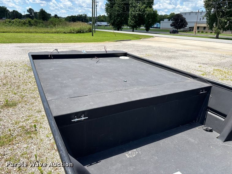 image for item EO4379 1999 Blazer boat