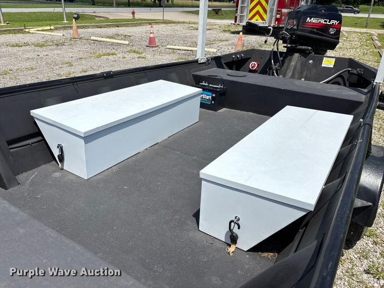 image for item EO4379 1999 Blazer boat