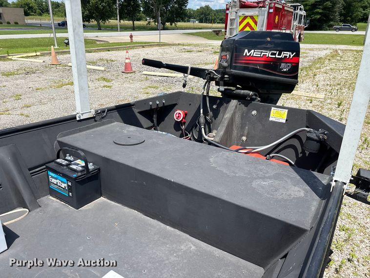 image for item EO4379 1999 Blazer boat