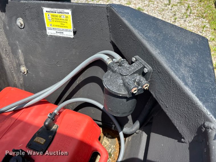 image for item EO4379 1999 Blazer boat