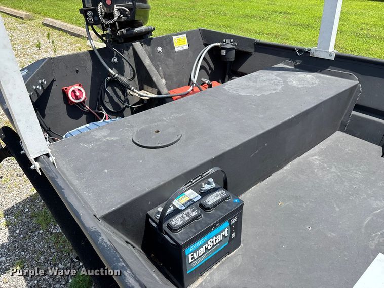 image for item EO4379 1999 Blazer boat