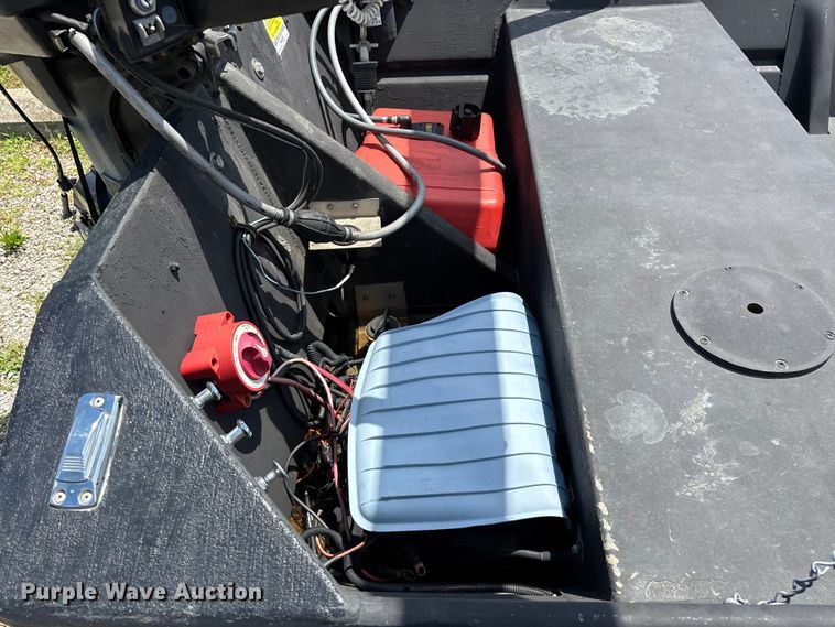 image for item EO4379 1999 Blazer boat