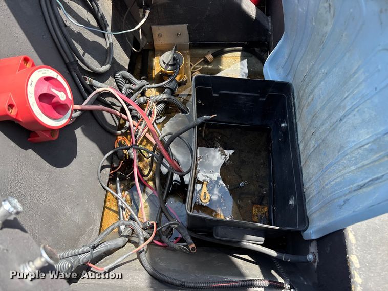 image for item EO4379 1999 Blazer boat