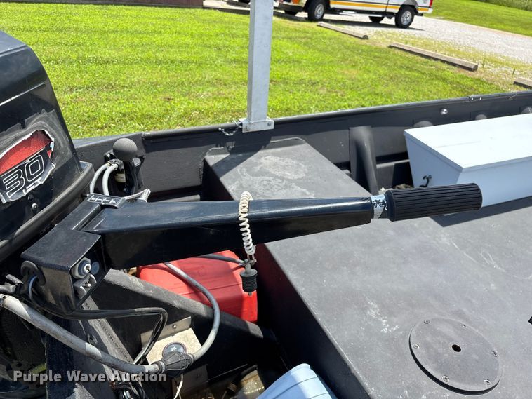 image for item EO4379 1999 Blazer boat