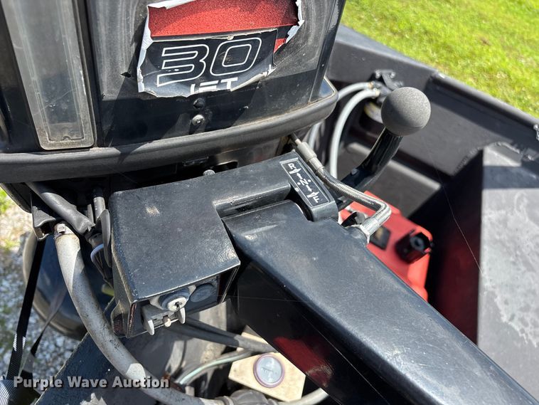 image for item EO4379 1999 Blazer boat