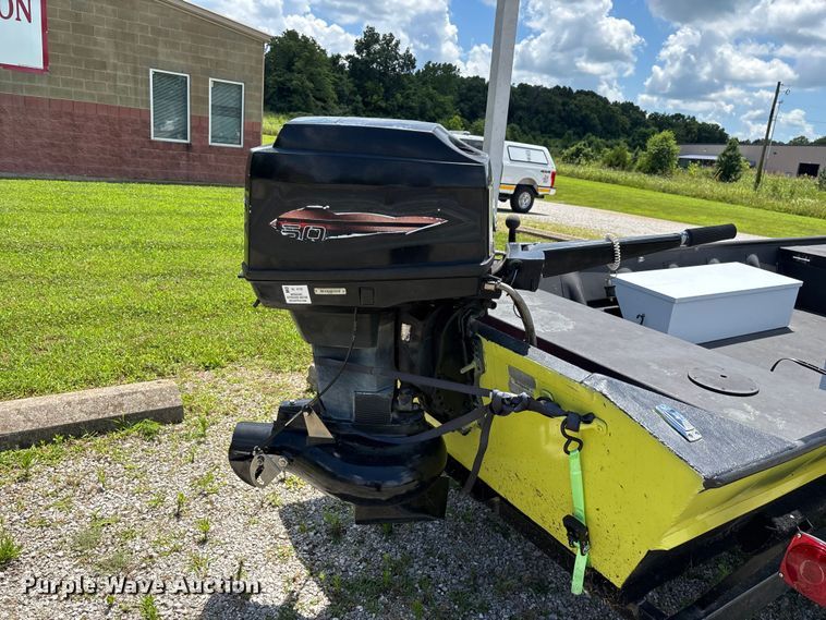 image for item EO4379 1999 Blazer boat