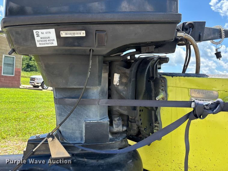 image for item EO4379 1999 Blazer boat
