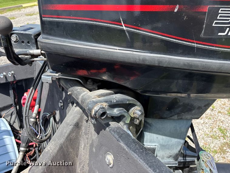 image for item EO4379 1999 Blazer boat