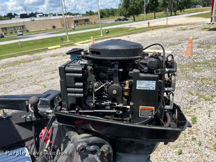 image for item EO4379 1999 Blazer boat
