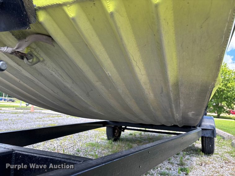 image for item EO4379 1999 Blazer boat