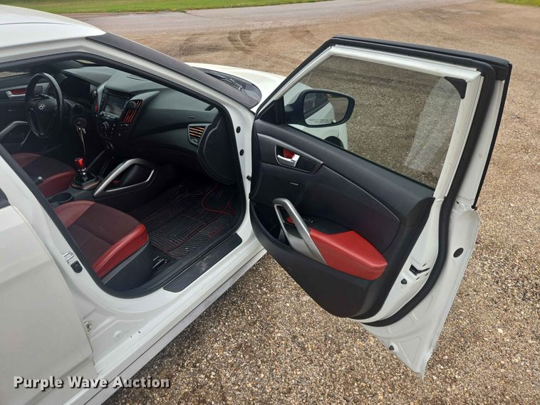image for item ER1762 2016 Hyundai Veloster 