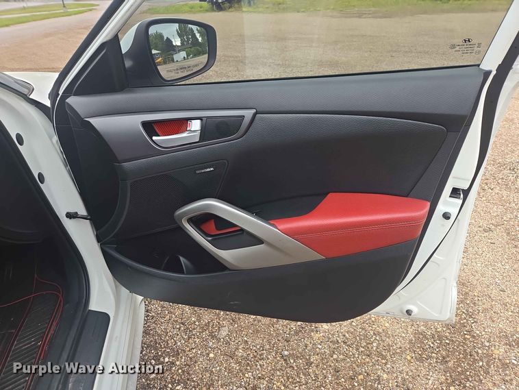 image for item ER1762 2016 Hyundai Veloster 