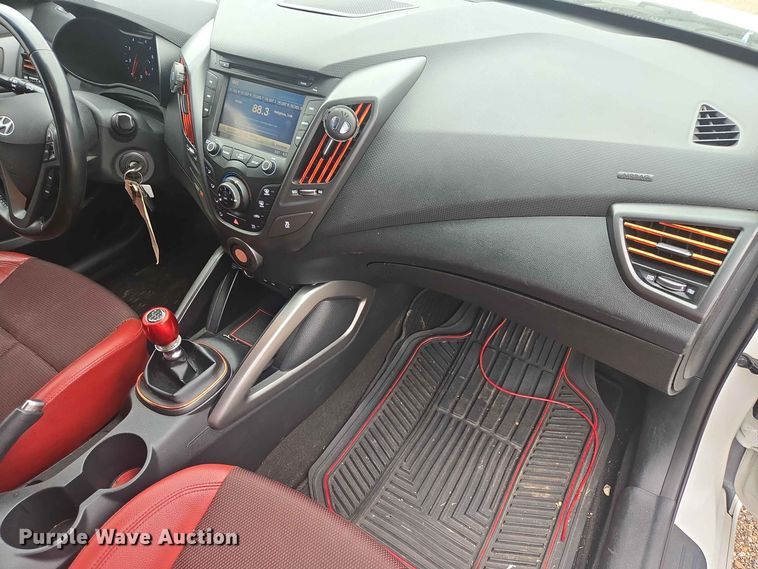 image for item ER1762 2016 Hyundai Veloster 