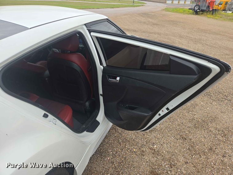 image for item ER1762 2016 Hyundai Veloster 