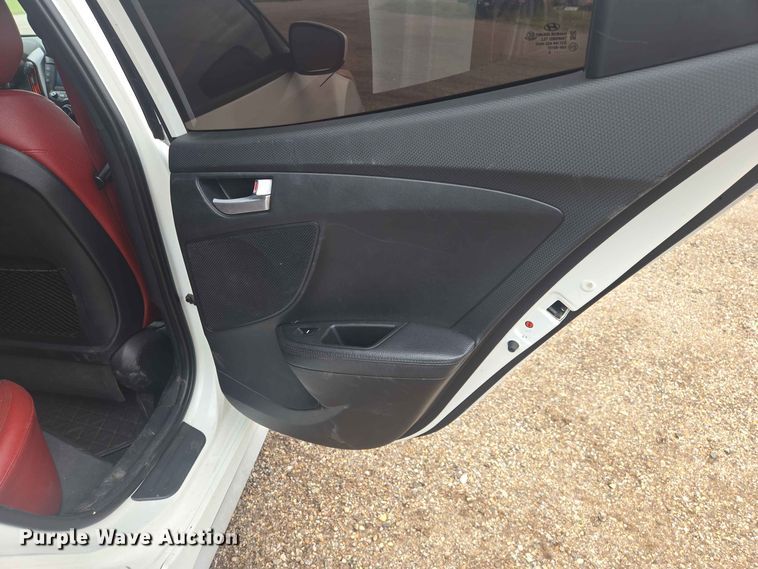 image for item ER1762 2016 Hyundai Veloster 