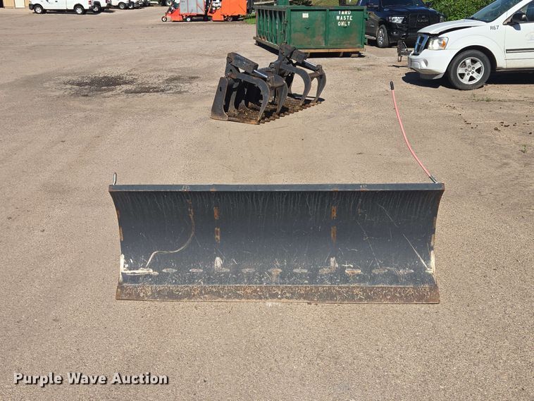 image for item ER1767 2010 Bobcat 72 Snow Blade skid steer snow plow