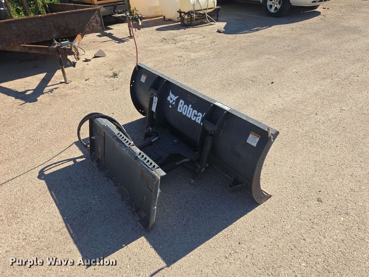 image for item ER1767 2010 Bobcat 72 Snow Blade skid steer snow plow