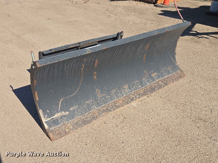 image for item ER1767 2010 Bobcat 72 Snow Blade skid steer snow plow