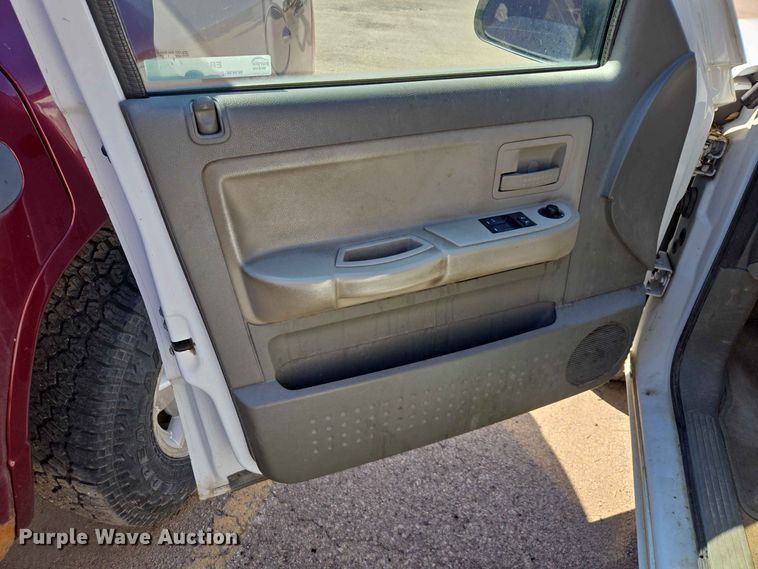 image for item ER1771 2011 Dodge Dakota Ext. Cab pickup truck