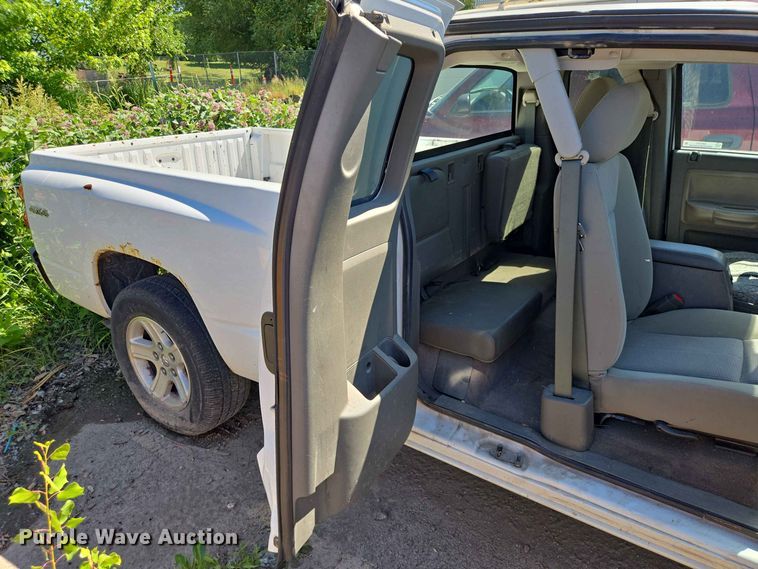 image for item ER1771 2011 Dodge Dakota Ext. Cab pickup truck