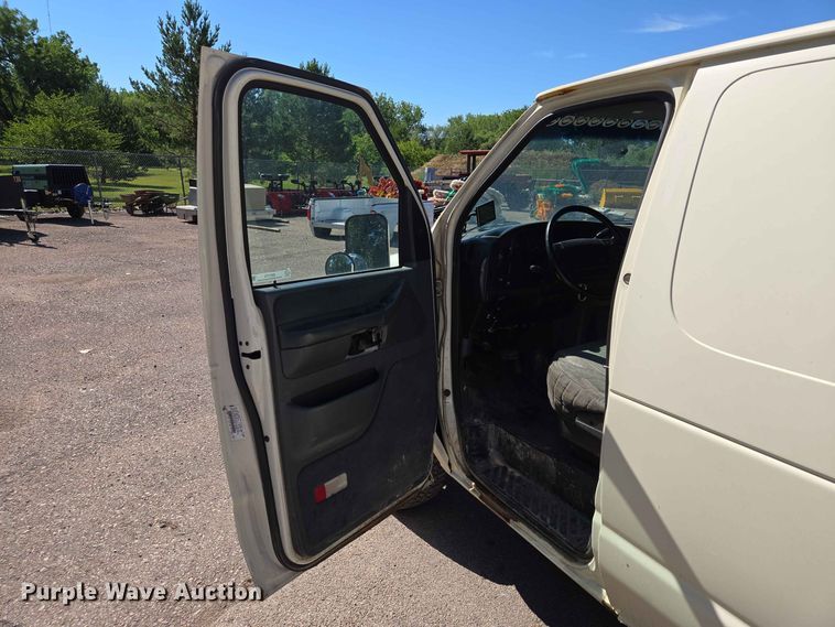 image for item ER1773 1995 Ford E250 van