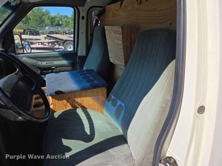 image for item ER1773 1995 Ford E250 van