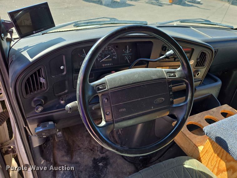 image for item ER1773 1995 Ford E250 van