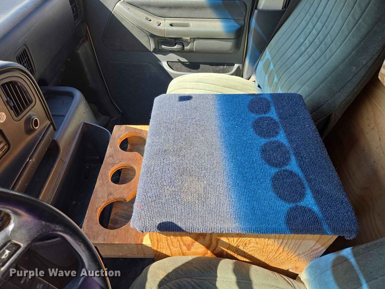 image for item ER1773 1995 Ford E250 van