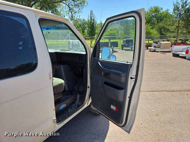 image for item ER1773 1995 Ford E250 van