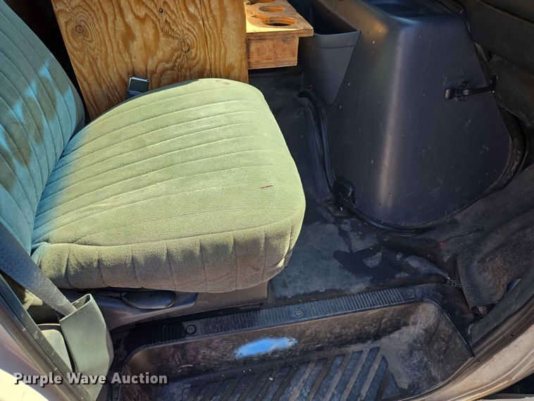 image for item ER1773 1995 Ford E250 van